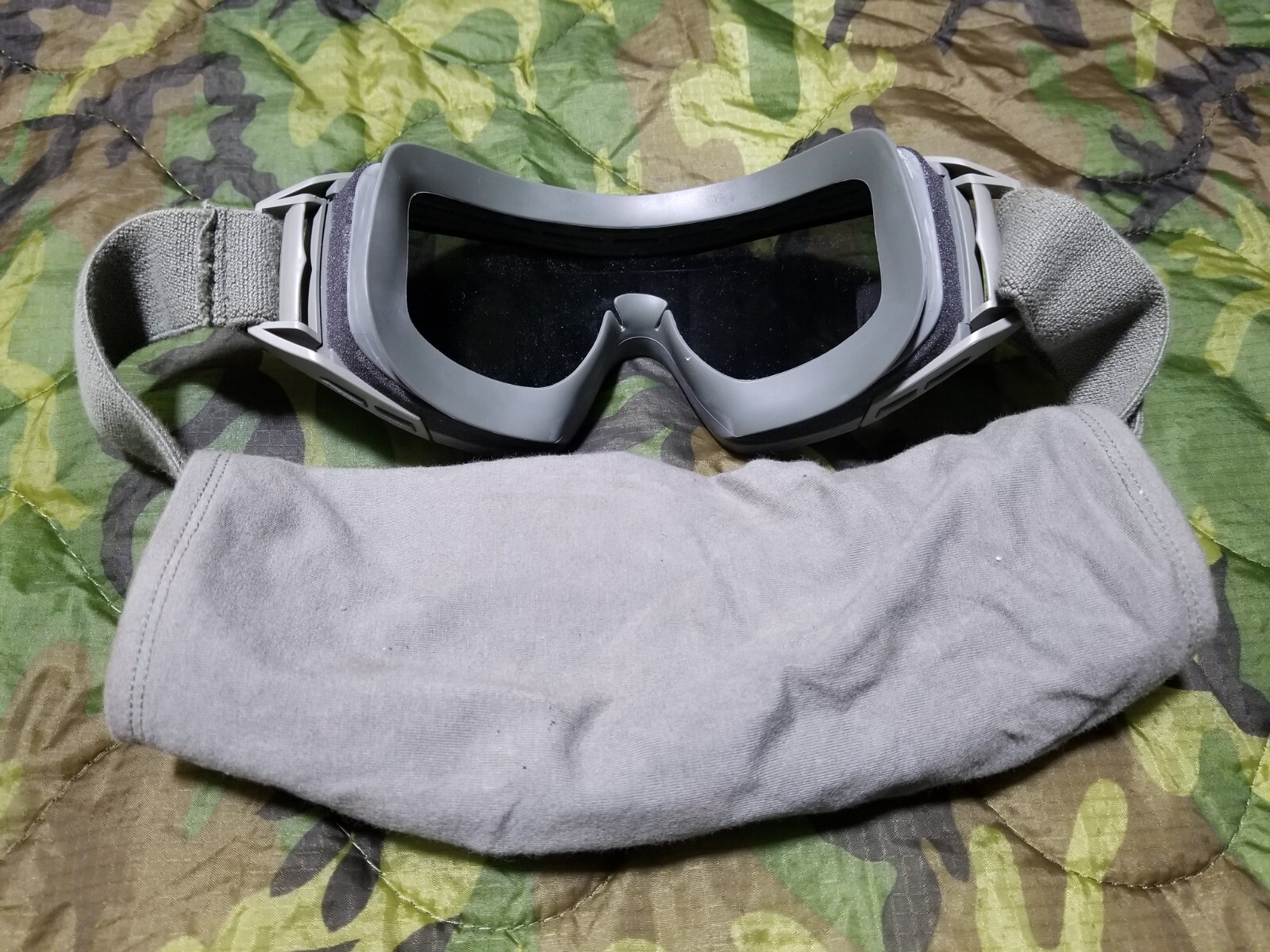 USGI ARMY REVISION DESERT LOCUST GOGGLES w/ SMOKE LENS FOLIAGE GREEN 6218 VGC