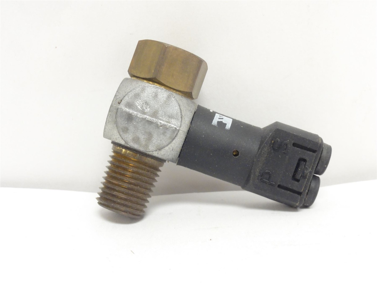 252891 Old-Stock; Tipper-Tie 215003 End Of Stroke Sensor; 1/4" To 1/4"