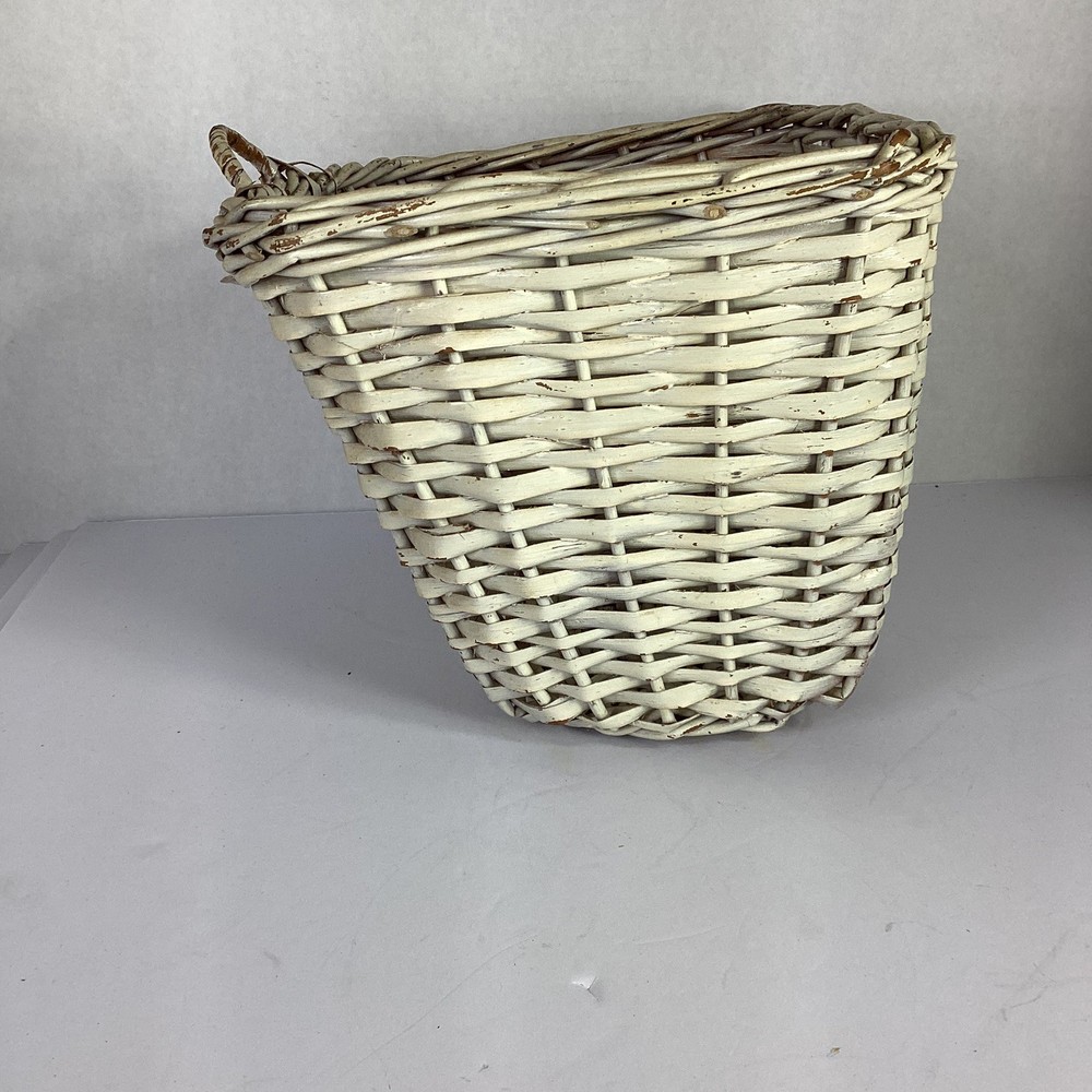 VTG Wicker Storage Container Front Handlebar Bicycle basket Needs Some Paint