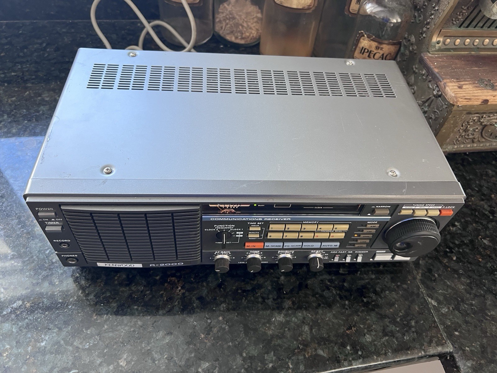 KENWOOD R-2000 Shortwave AM Fm CW LSB Radio Communications Receiver Working