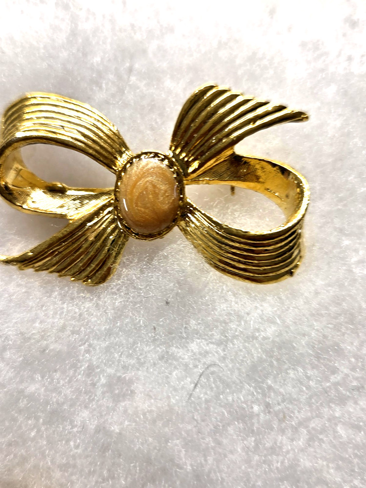 Vtg nos gold tone pinkish glitter enamel Bow Pin