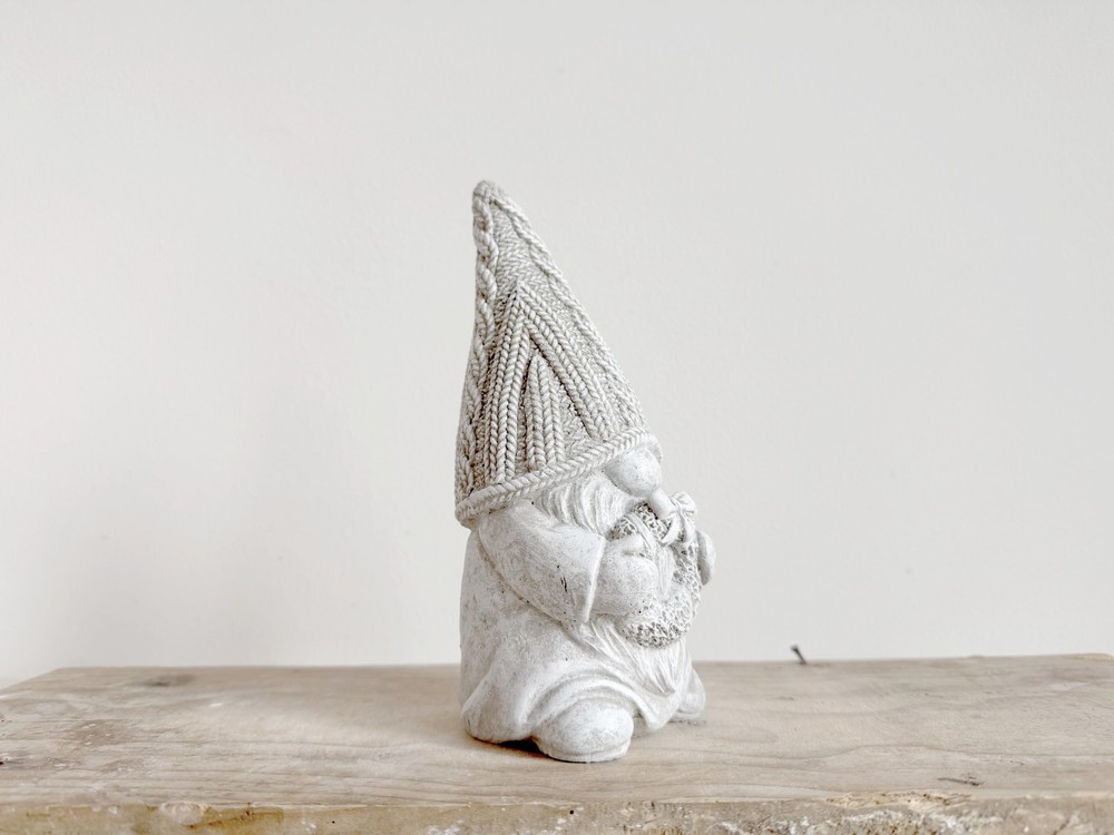 Latex Mold – Faceless Gnome with Knitted Hat & Wreath with Bow – Version B