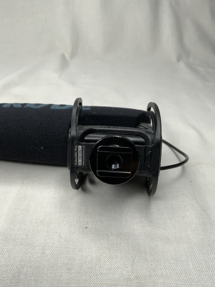 RODE VideoMic Pro Camera-Mount Microphone | No Battery