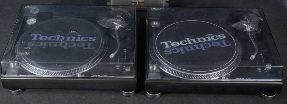 Technics SL1200MK5  2 Turntable with dust cover