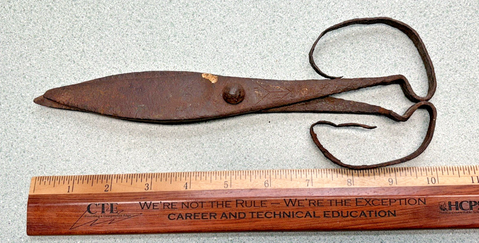 REVOLUTIONARY WAR ERA BLACKSMITH HAND-FORGED IRON SCISSORS good CONDITION RARE