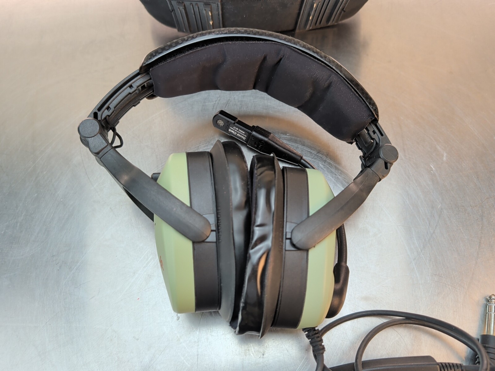 DAVID CLARK X11 HEADSET PILOT NOISE CANCELING AIRPLANE AVIATION HEADPHONES