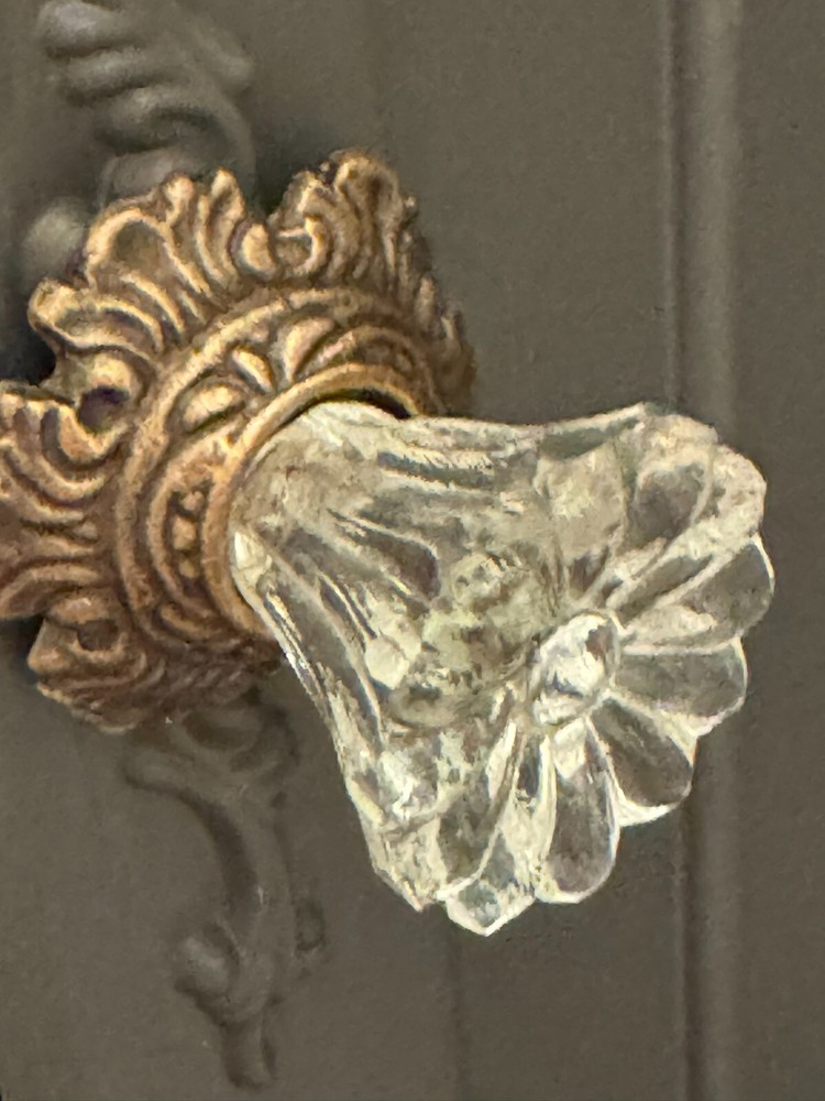 Antique Brass w/Glass Drawer Pulls Hardware Handles Vintage Cabinet Door Knobs