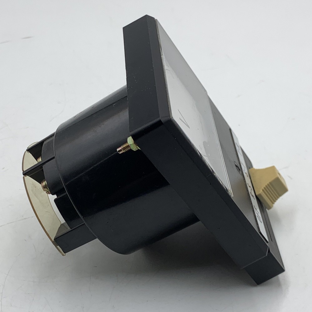 Mitsubishi YR-8UNAV Voltmeter Used