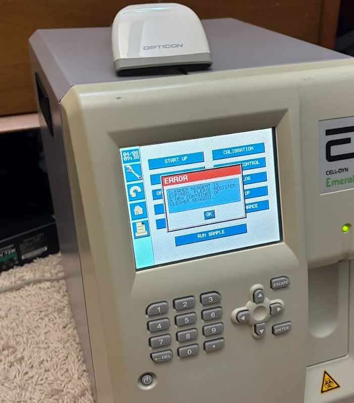 Abbott Cell-Dyn Emerald Hematology Analyzer 09H39-01