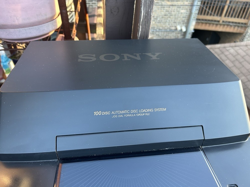 Sony 100 Disc CD Player Automatic Loading System CDP-CX151 Works Good. No Remote
