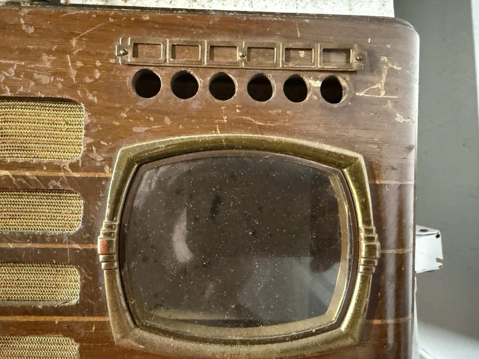 1939 PHILCO Radio model 39-7 push button tube wood tabletop