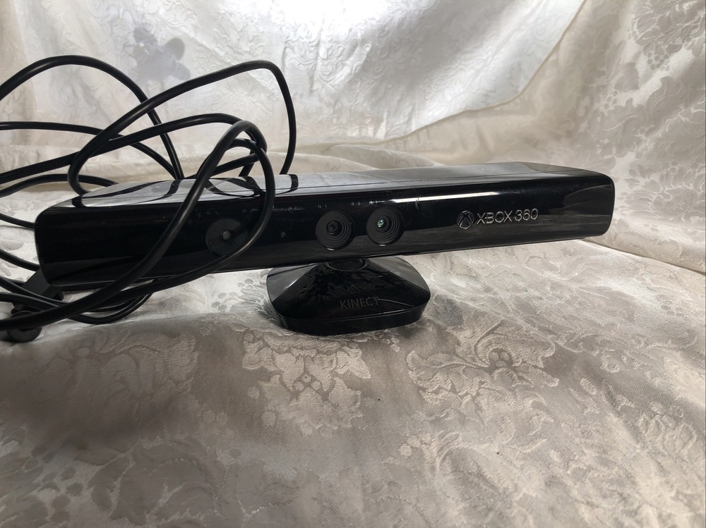 Microsoft Xbox 360 Kinect Motion Sensor Bar Model 1414 w/ 2 Games & Nyko Zoom