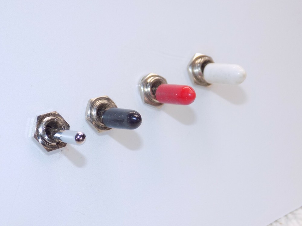 MINIATURE TOGGLE SWITCH BAT CAPS, BLACK VINYL, QTY:30
