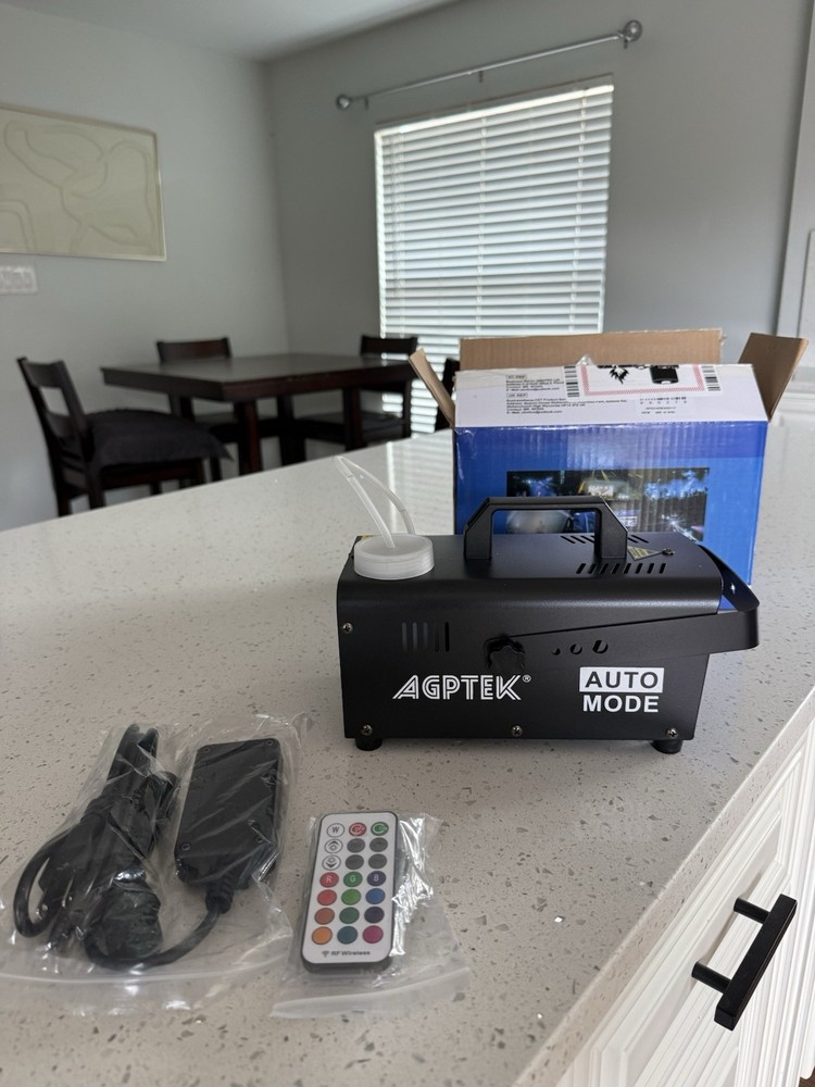 AGPTEK Auto Mode Fog Machine FG with Light Effect & Wireless Remote Control