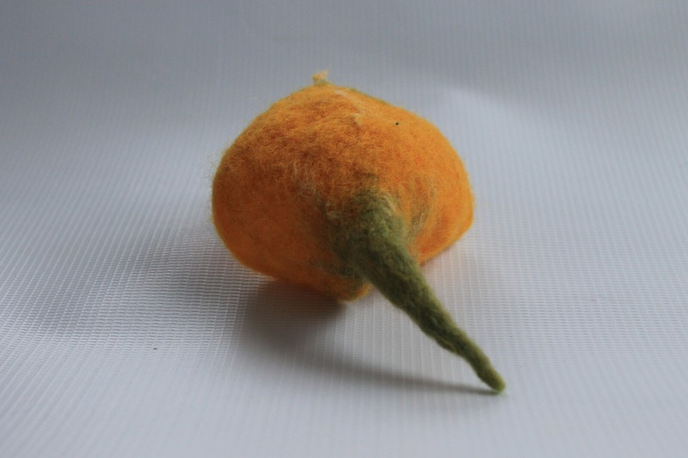 Brooch flower yellow calla / wool / pin / Handmade