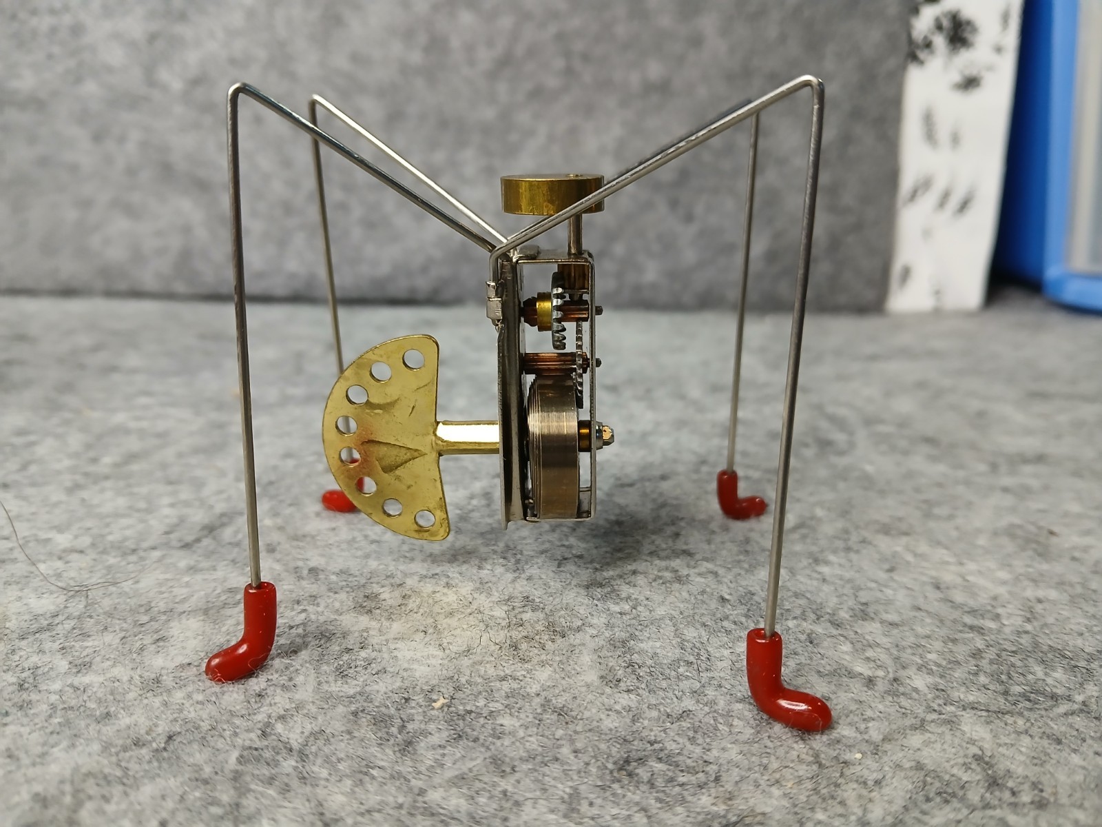 KATITA The Hero Wind Up Toy kikkerland Chico Bicalho Brazil #1578 w/ box WORKS