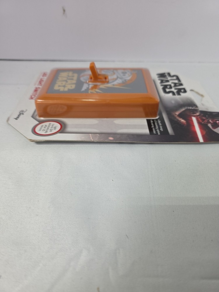 Star Wars Switch LED Night Light, Manual On / Off Switch (New)