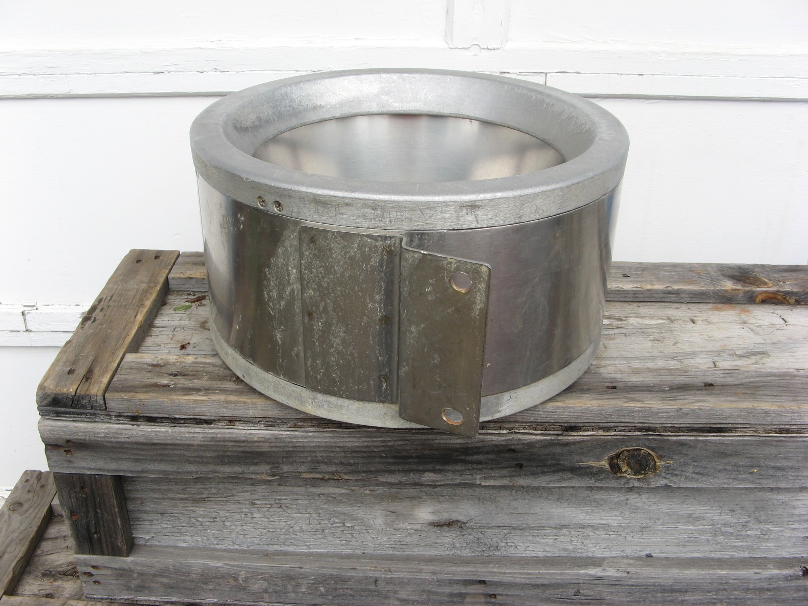 NELSON 560-SE 13qt. HORSE FEEDER Corner-Mount Stainless Steel