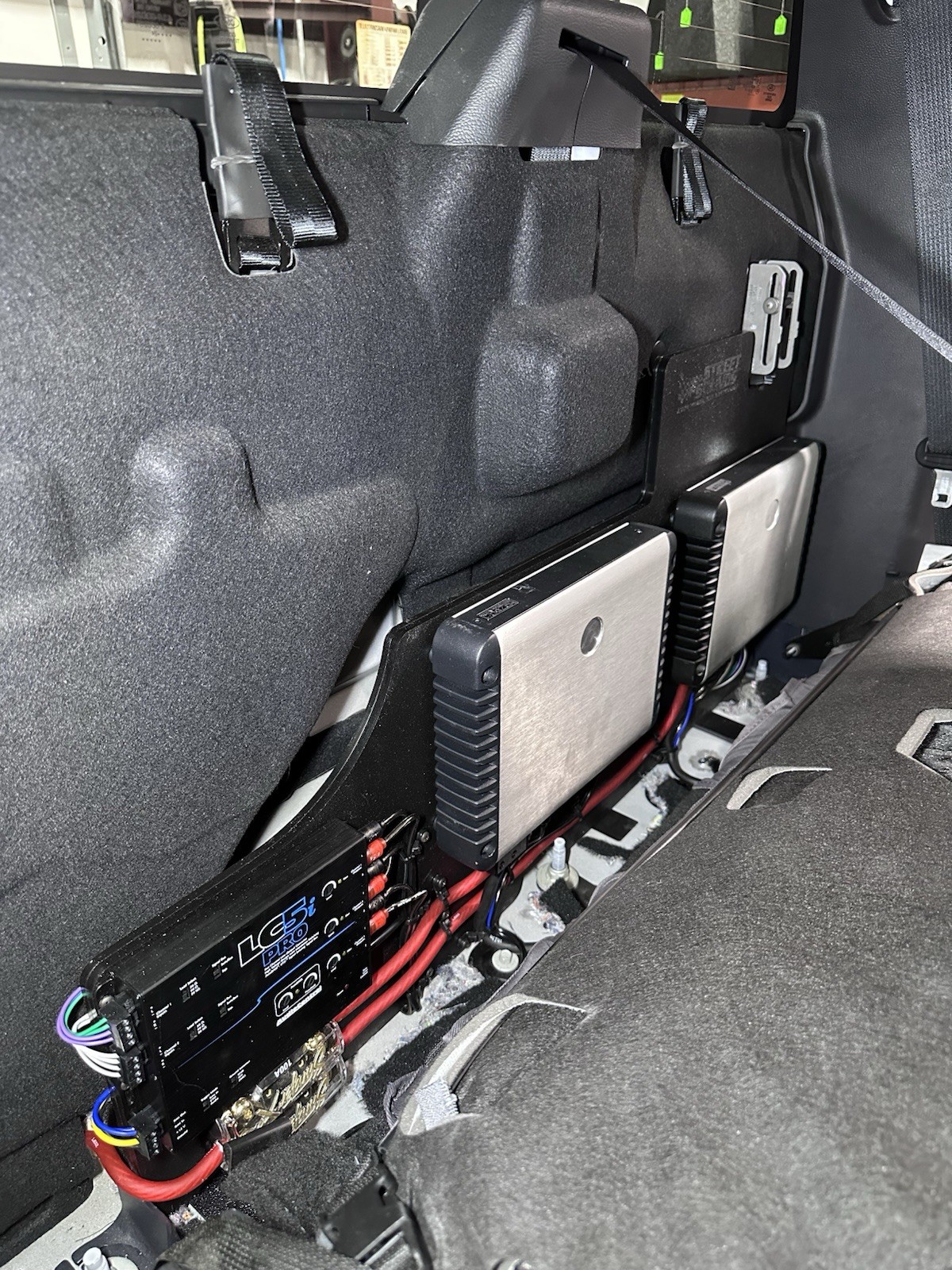 2015 -up Ford F150 and 2017-up Ford Superduty Amp Rack