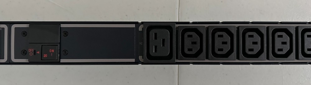 SERVER TECHNOLOGY SENTRY CABINET DISTRIBUTION UNIT CSG-24VYM411A1