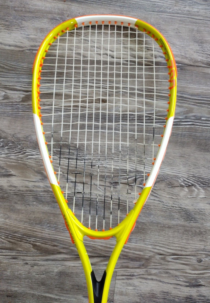 Artengo 700P squash racket with carry bag