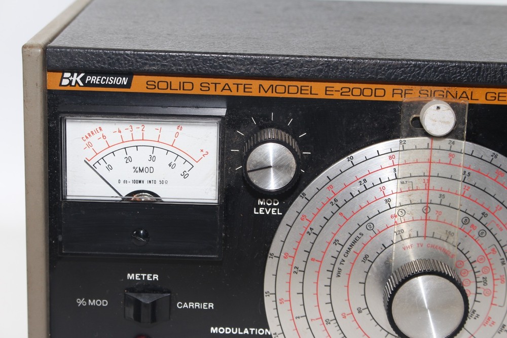 B&K Precision Solid State Model E-200D RF Signal Generator Parts Only Untested