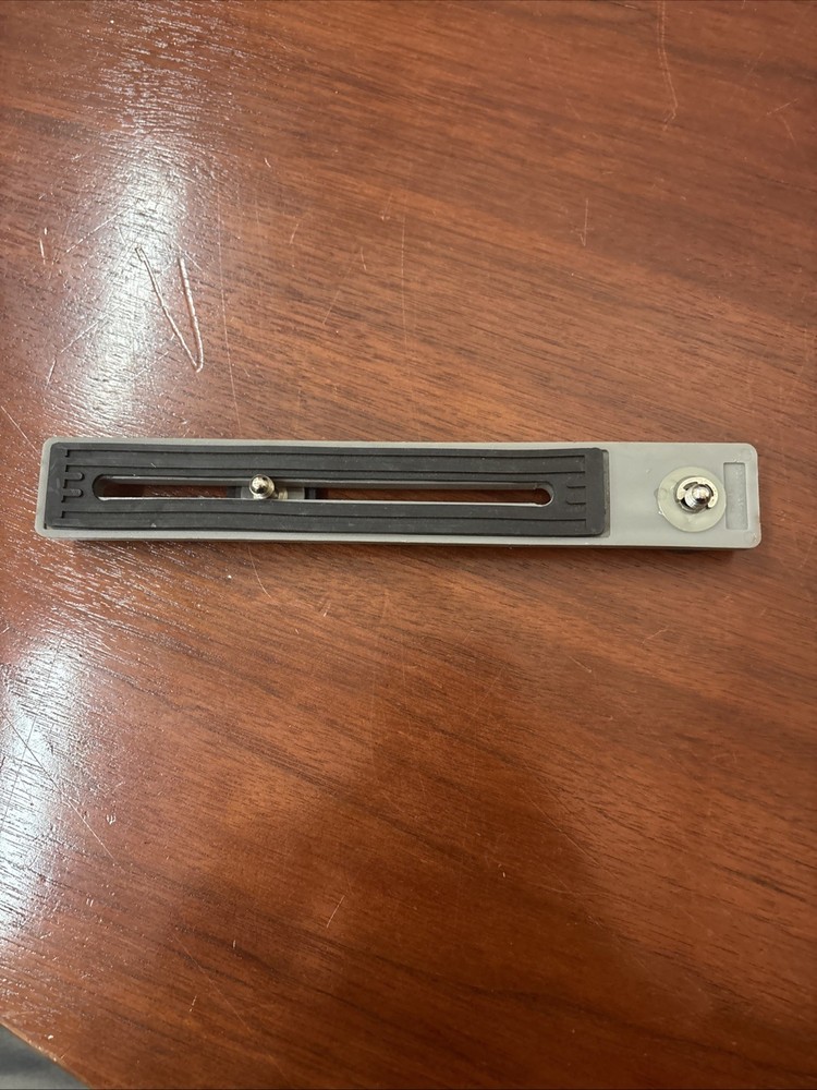 Maxell Plastic Straight Camera Bracket + 1/4" Flash Mount Screw