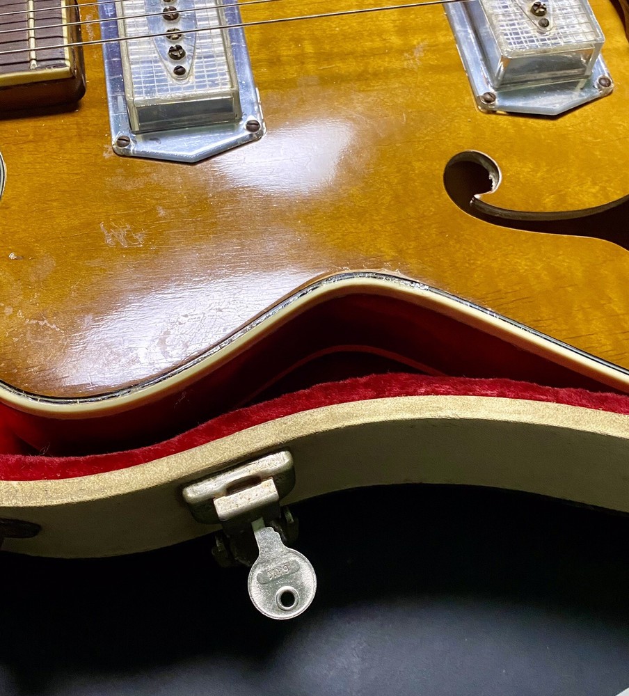 HARMONY GUITAR HARD CASE  KEY