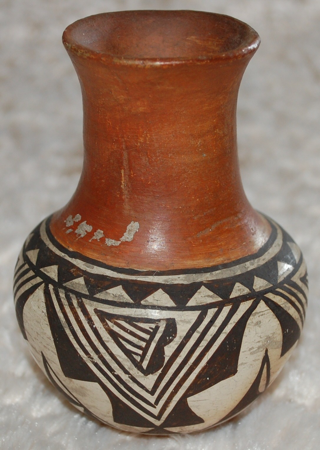 Acoma Clay Pottery Vase 1940, 4.25" tall-3.0" diameter-signed on bottom Acoma NM