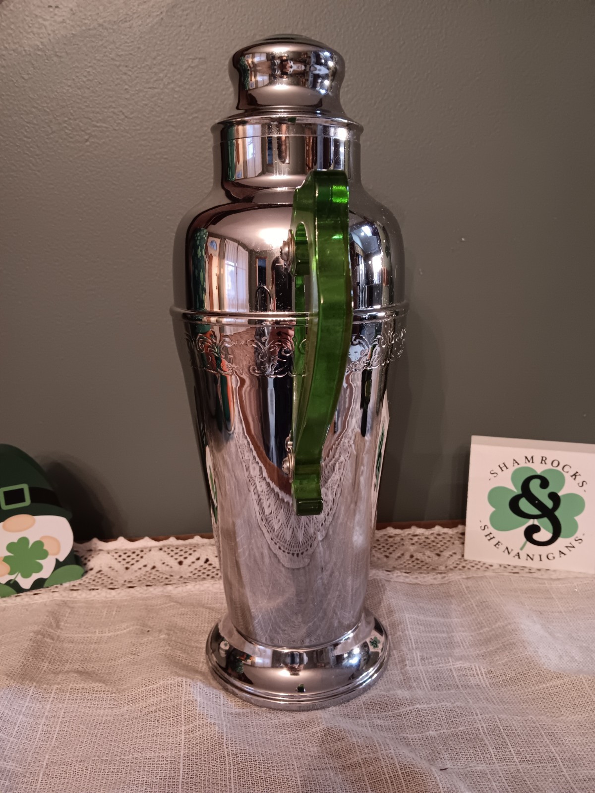Vintage Art Deco Chrome Cocktail Shaker With Rare Avocado Green Bakelight Handle