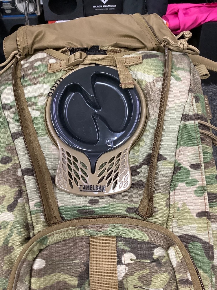 CAMELBAK HYDRATE OR DIE CAMELBAK WITH POCKET
