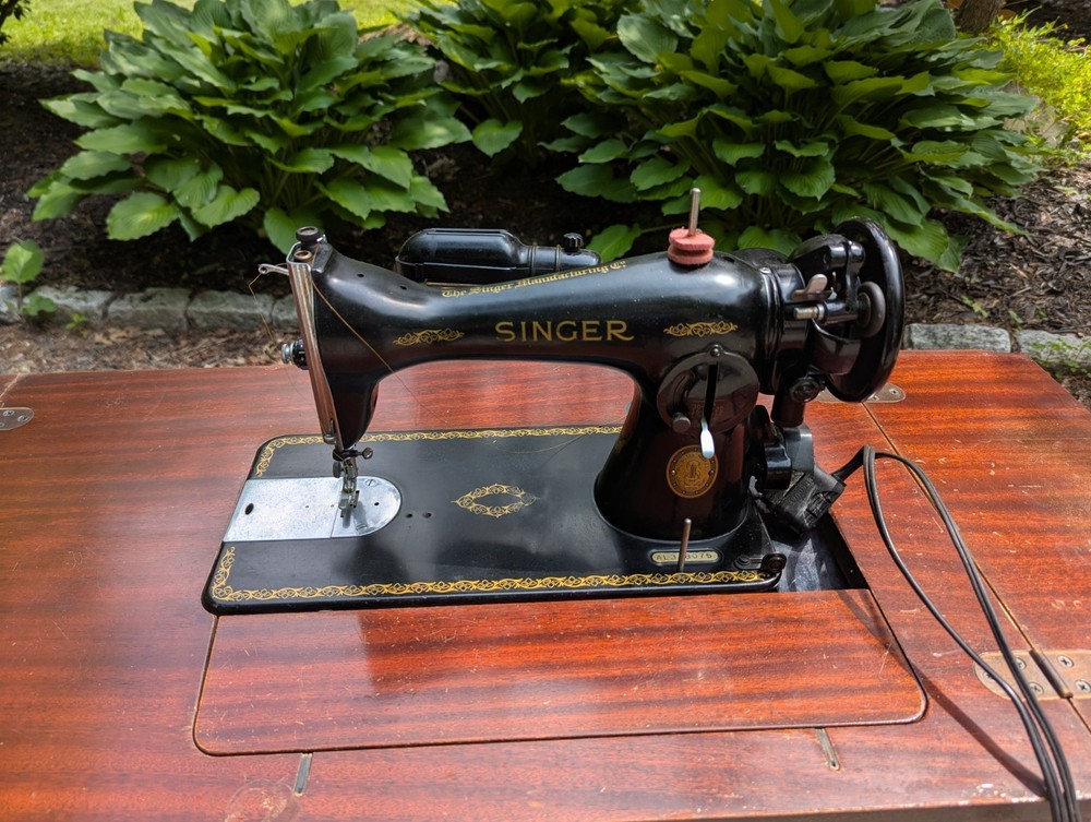 1953 Singer Sewing Machine