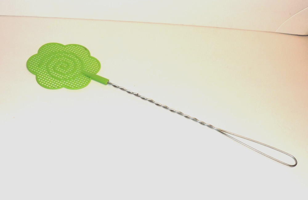 VTG. RETRO FLOWER POWER FLY SWATTER GREEN PLASTIC WIRE HANDLE GROOVY FUNKY