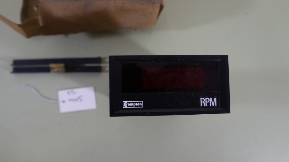 Crompton 262-DDTU LED Digit Indicator / 0-3.8VDC Range / 0-1200 RPM Scale