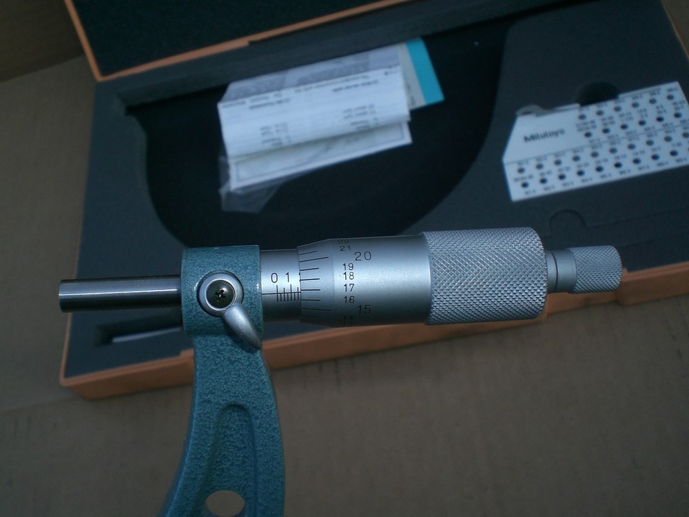 Mitutoyo 126-142 Thread Micrometer 5-6" Range .001" Graduation with case