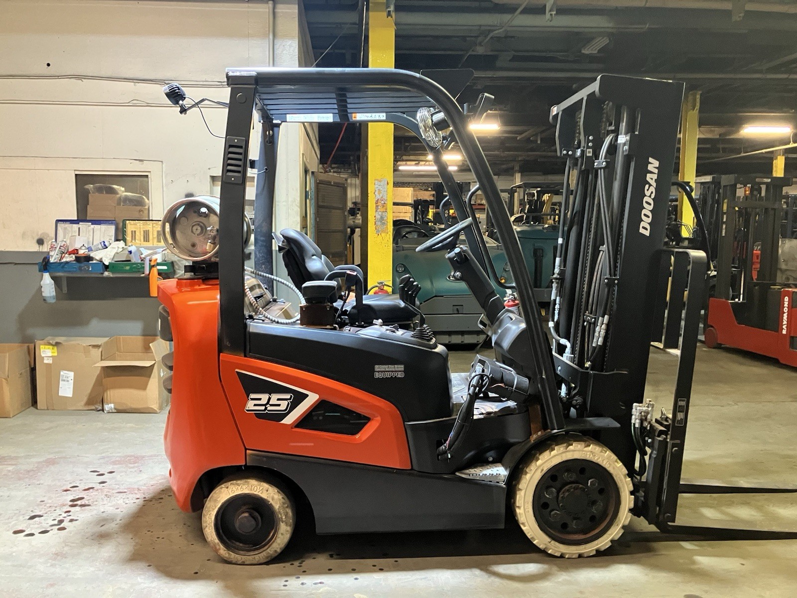 2023 Doosan 5000 LB Forklift With Side Shift and Triple Mast 4 Ways LPS Rated