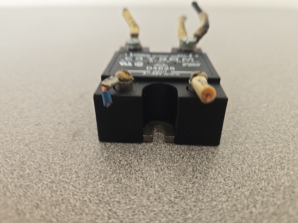 CRYDOM D4825 Solid State Relay Output 480VAC 25A Input 3-32VDC