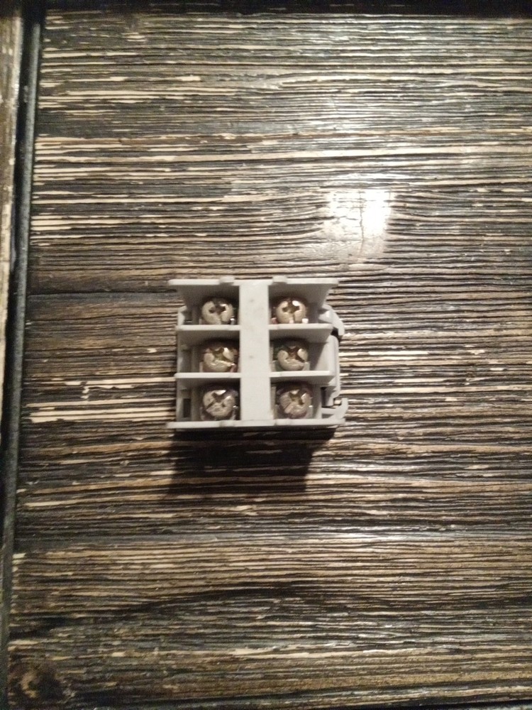 Idec BA211TU 20A 300V Terminal Block