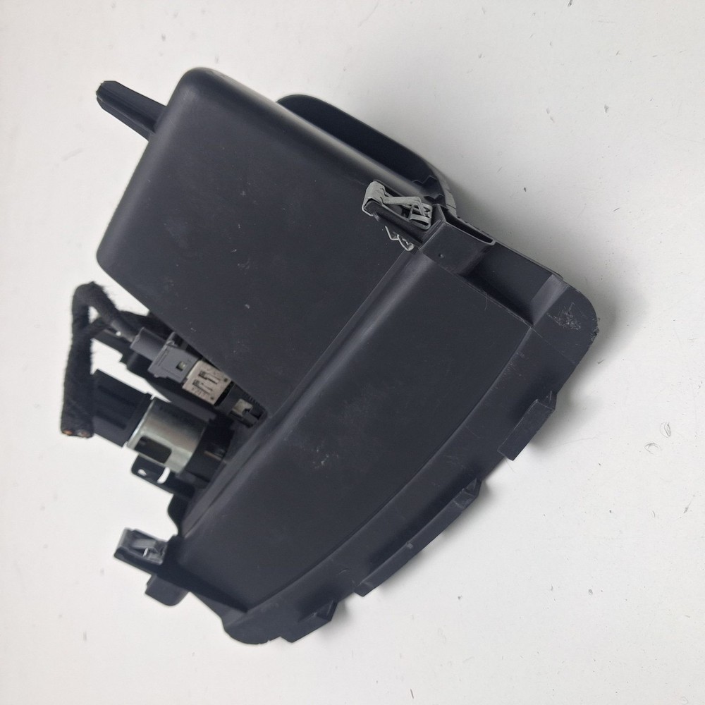 2014-2019 Peugeot 208 Center Console Usb Socket 9674655277
