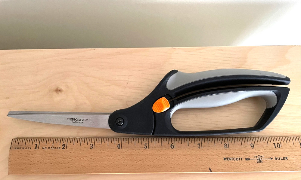 FISKARS Gentle Spring Assist Sewing Scissors Softouch Grip Locking Shears EUC