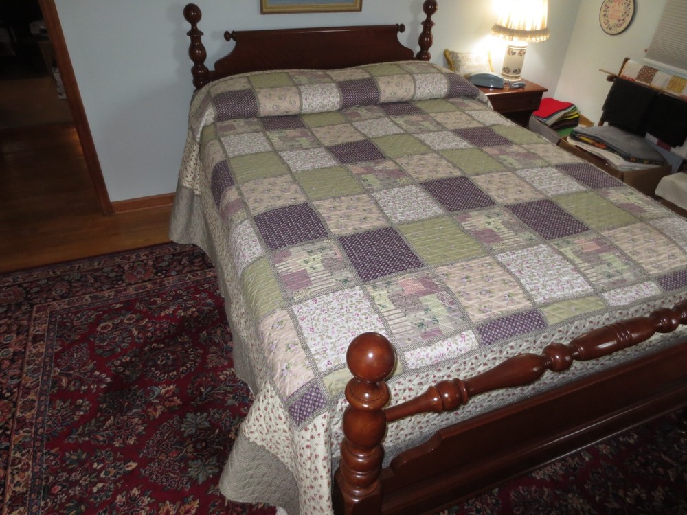 MT. STERLING BLOSSOM Polyester/Cotton PATCHWORK-LIKE  BEDSPREAD - 102" x 118"