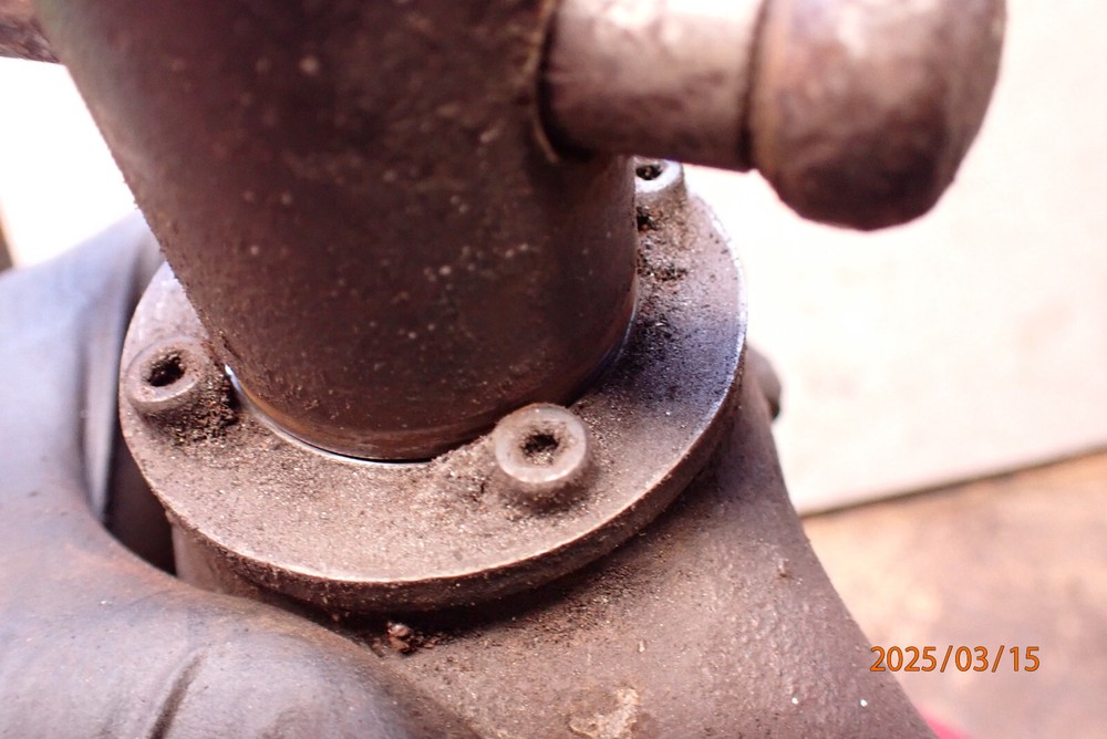 OLDER WILTON BULLET BENCH VISE FUNCTIONAL BUT HAS ISSUES