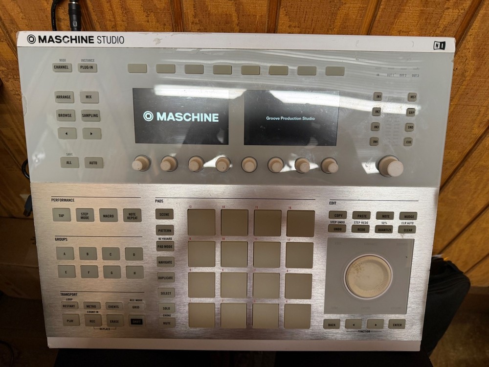 Native Instruments Maschine Studio