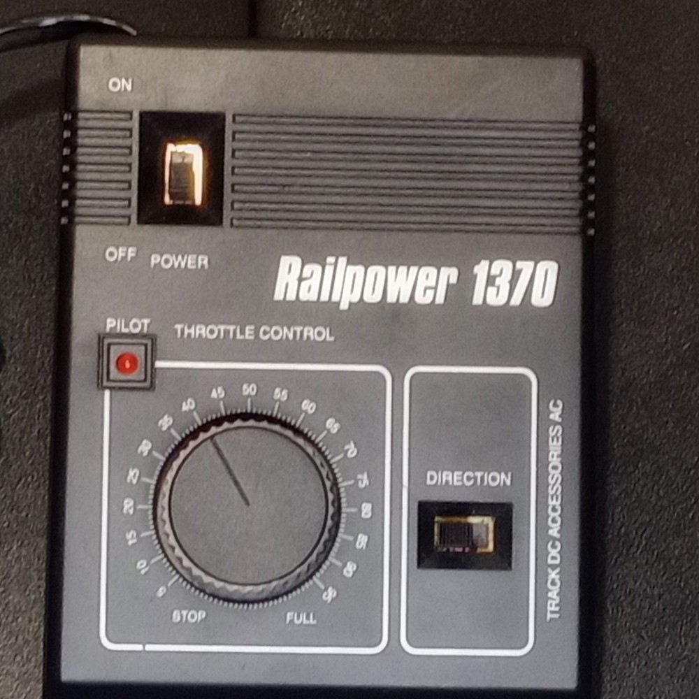 MRC Railpower 1370 Model Train Power Pack