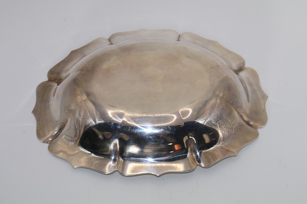 Vintage Lunt Silver Plate Oval Scalloped Serving Dish