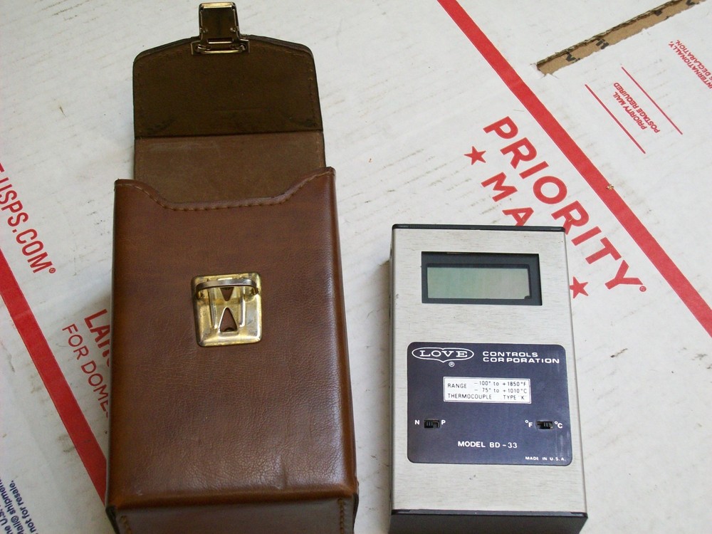 LOVE CONTROLS BD-33 PYROMETER w LEATHER CARRYING CASE