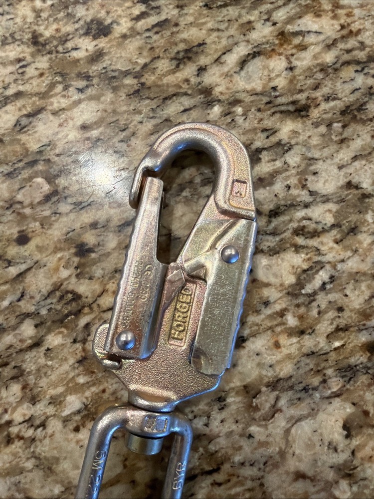 SELLSTROM/ RTC 2000 SERIES CLIMB-RITE DOUBLE LOCKING SNAP-HOOK FALL PROTECTION