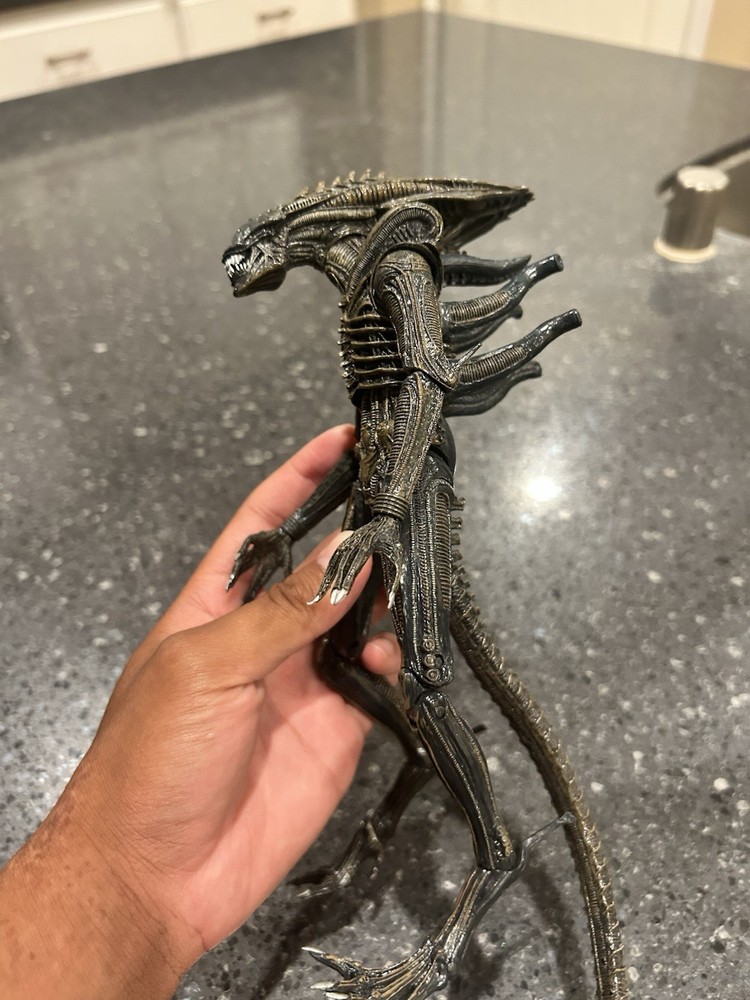 NECA Aliens: Defiance Xenomorph