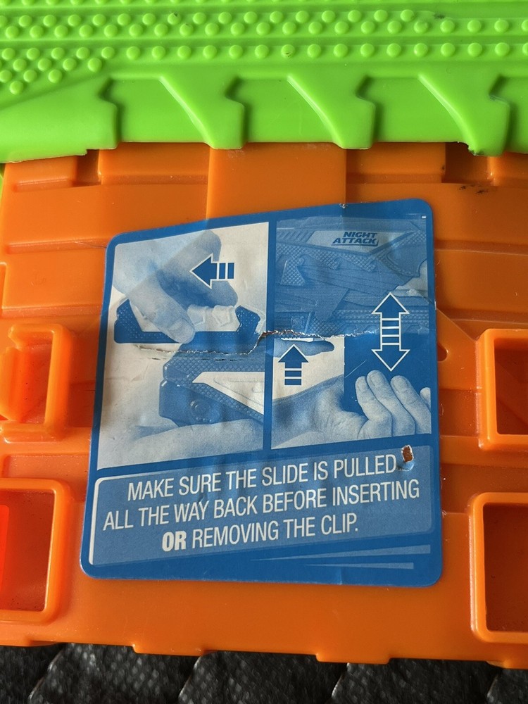 BUZZBEE NIGHT ATTACK TOY GUN