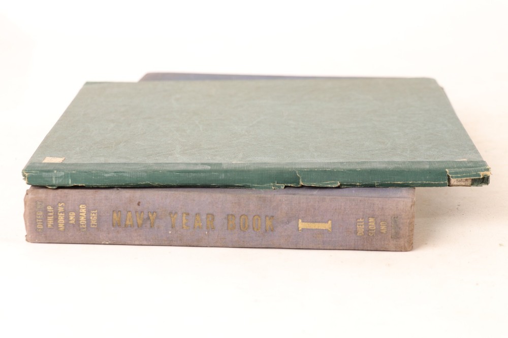 WW2 USN Year Book Group/71